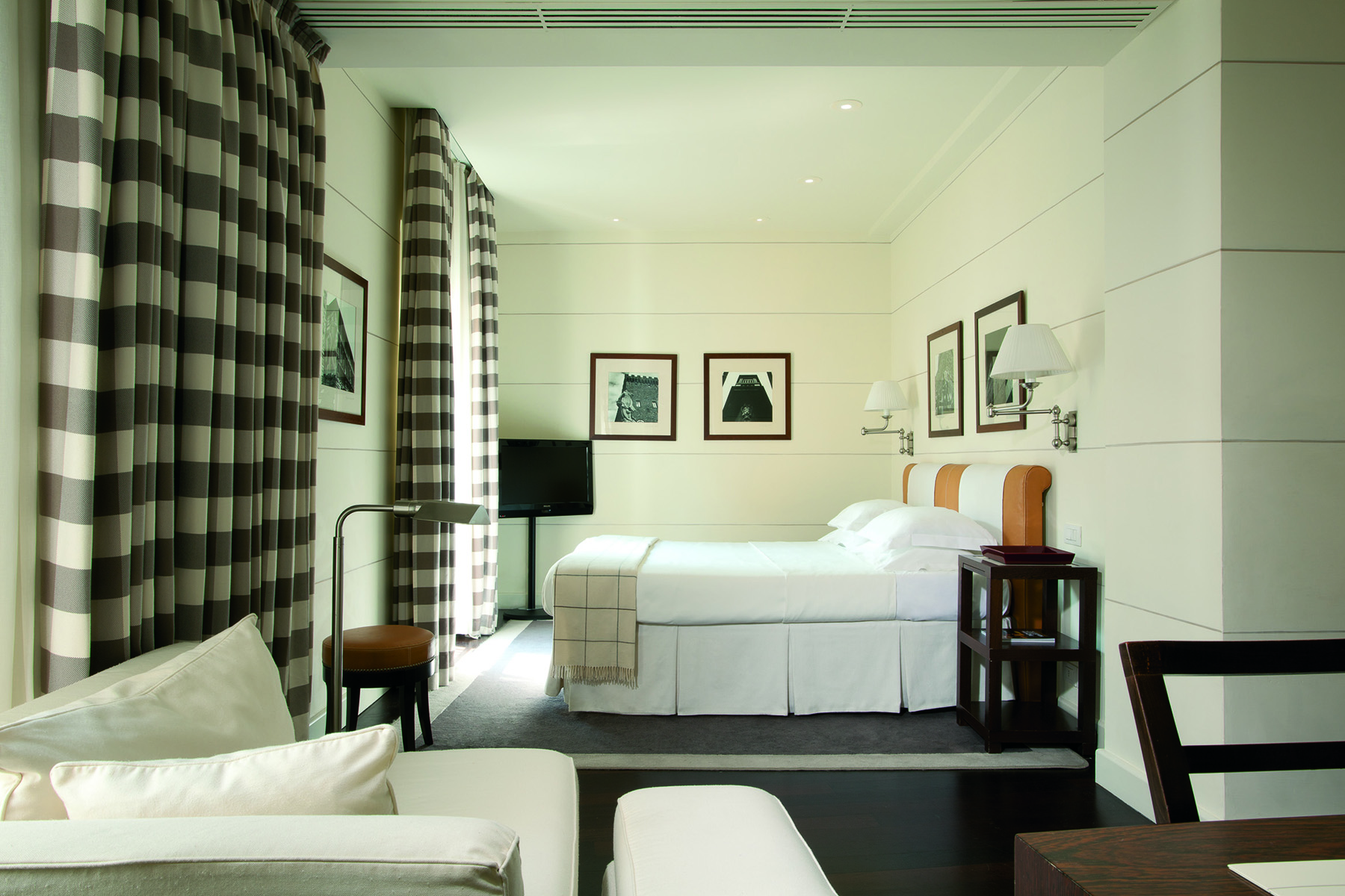 Gather-mag_Florence_hotels_Gallery_Hotel_Art_Guestroom