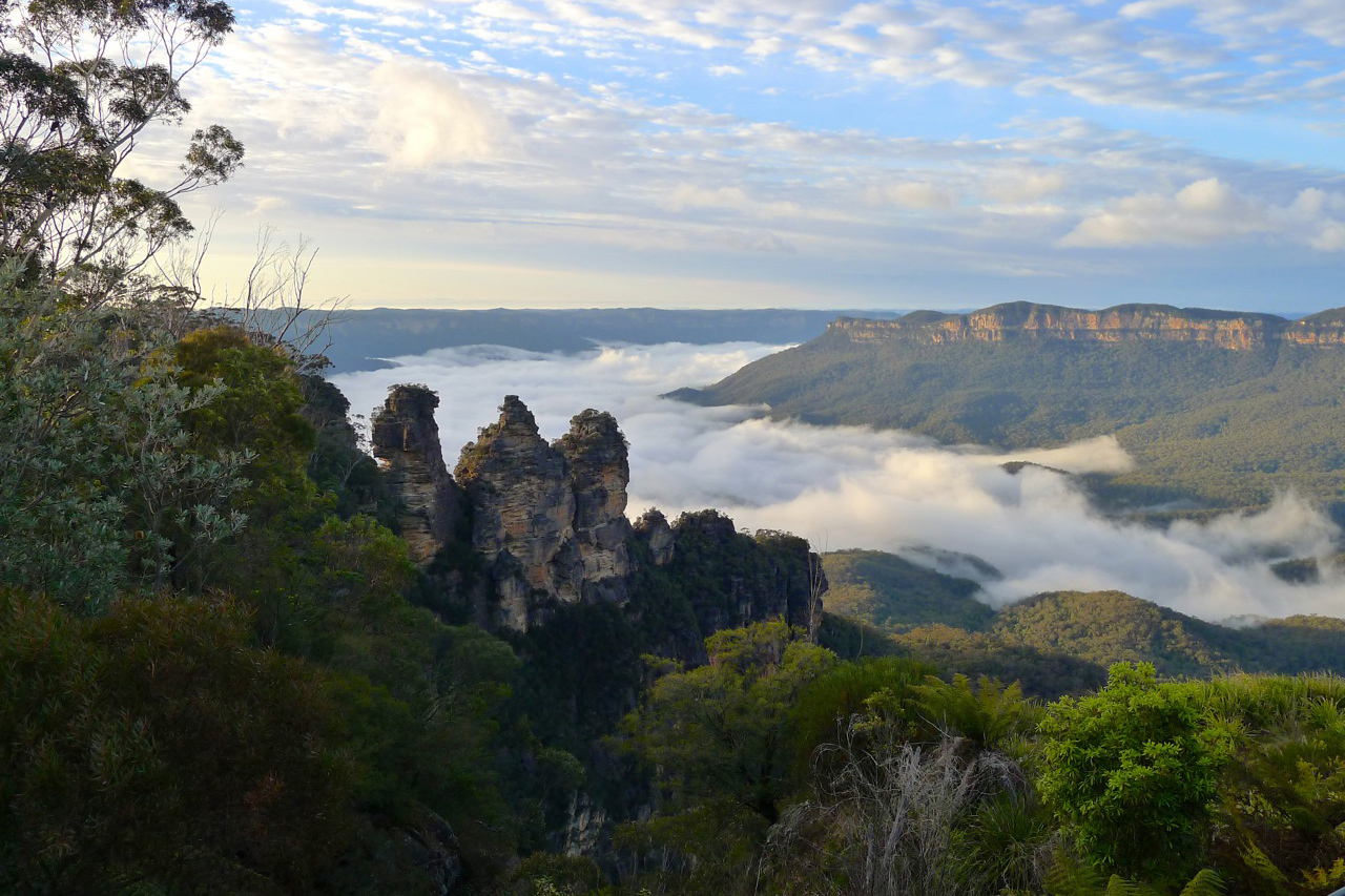 Gather-mag_Sydney_three-sisters-jamieson-valley-katoomba-blue-mountains-national-park