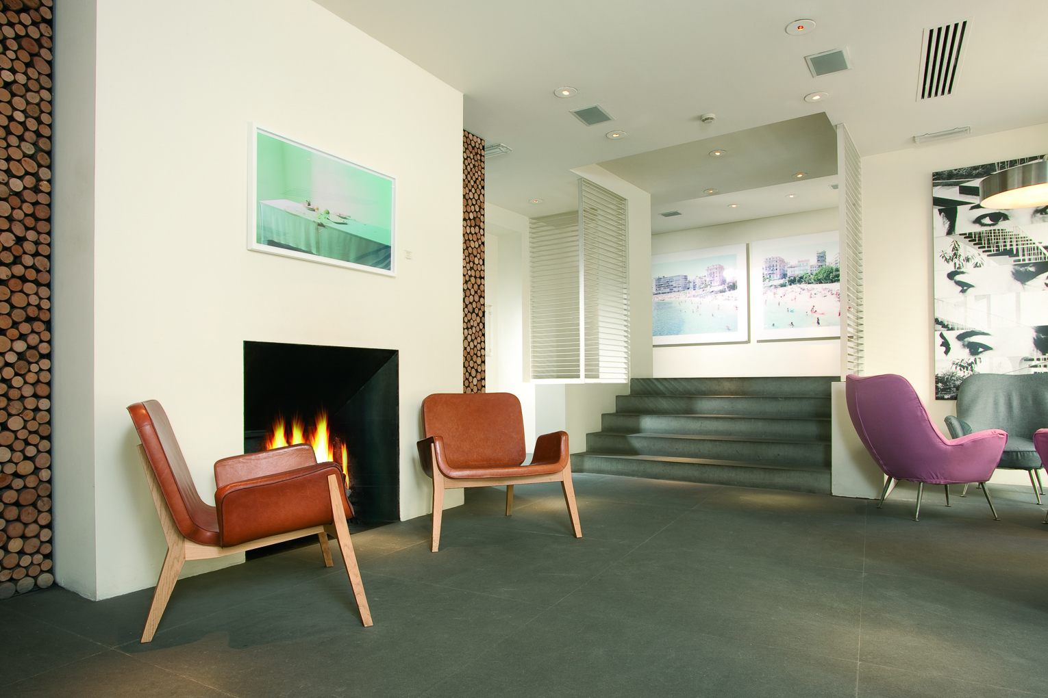 Gather-mag_Florence_hotels_Continentale_lobby_fireplace